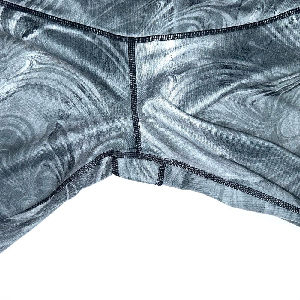 SOLD 💕Alo Yoga Women’s Airbrush Legging in Black Marble Size Small - Picture 12 of 15